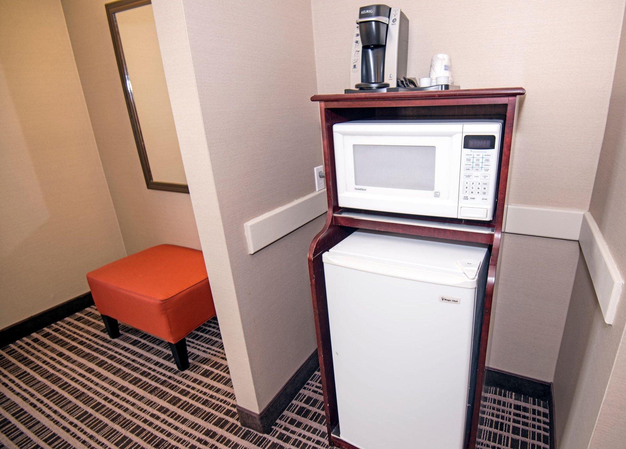 Holiday Inn Express Red Deer By Ihg Екстер'єр фото