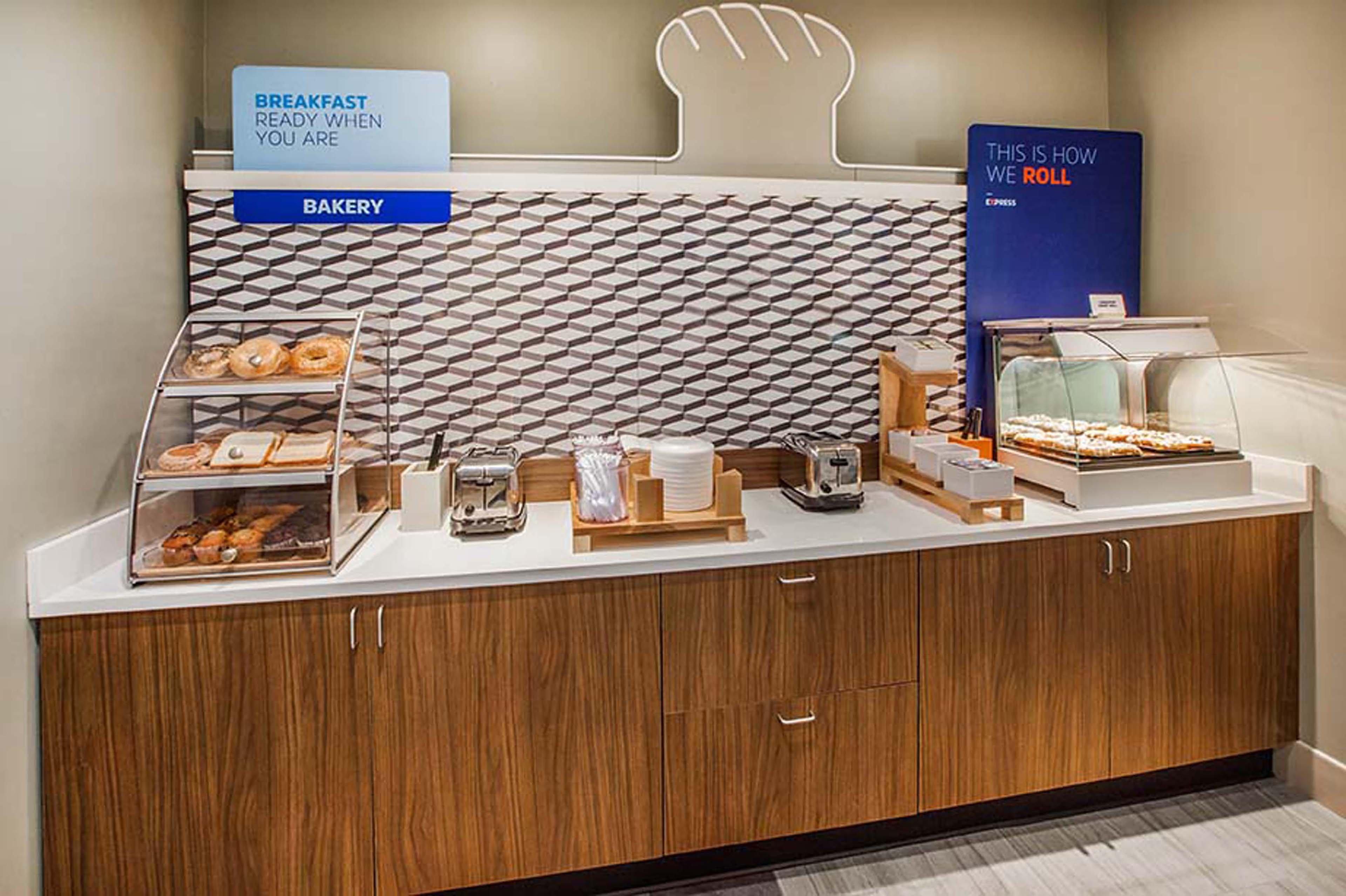 Holiday Inn Express Red Deer By Ihg Екстер'єр фото