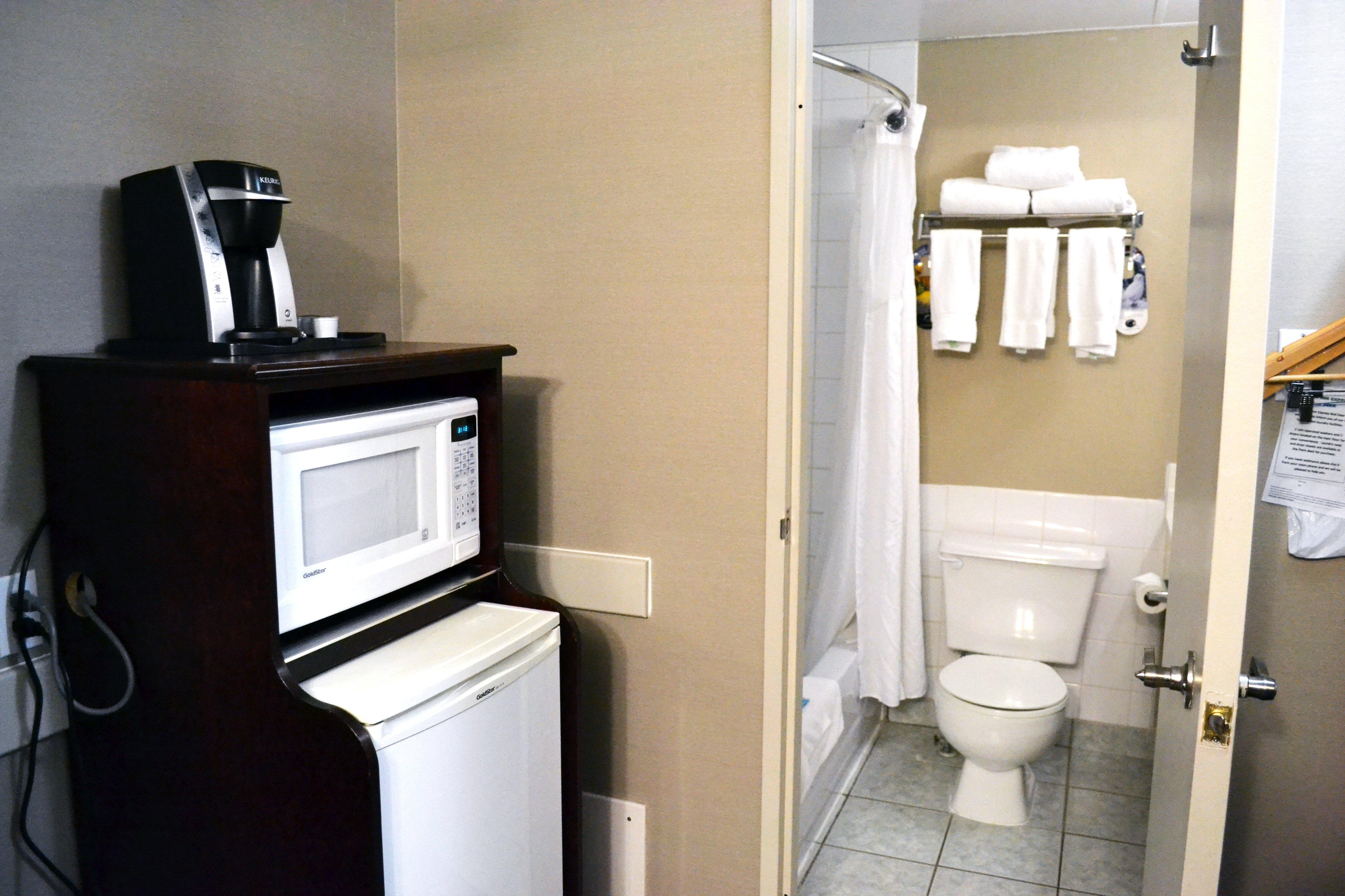 Holiday Inn Express Red Deer By Ihg Екстер'єр фото