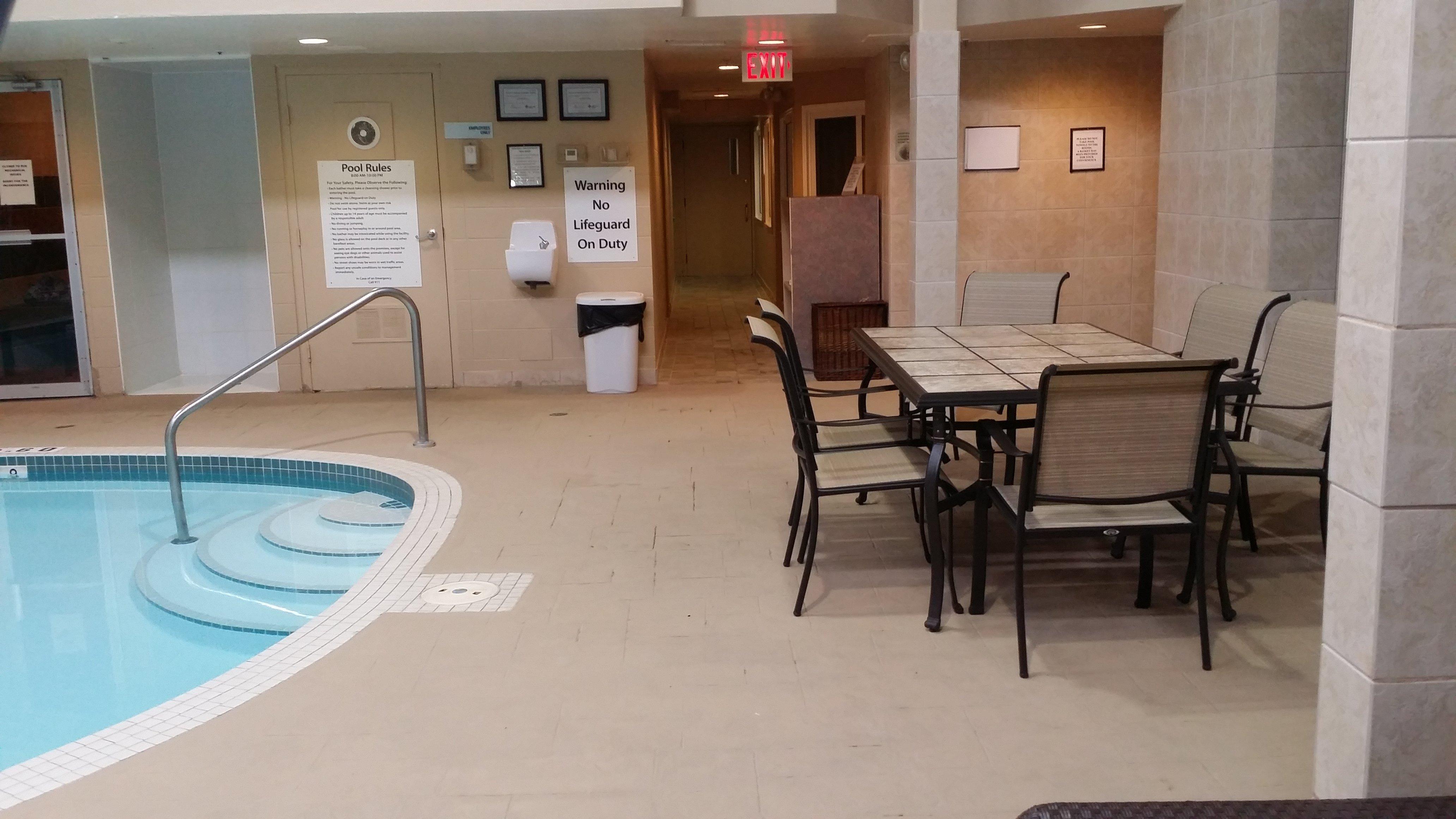 Holiday Inn Express Red Deer By Ihg Екстер'єр фото