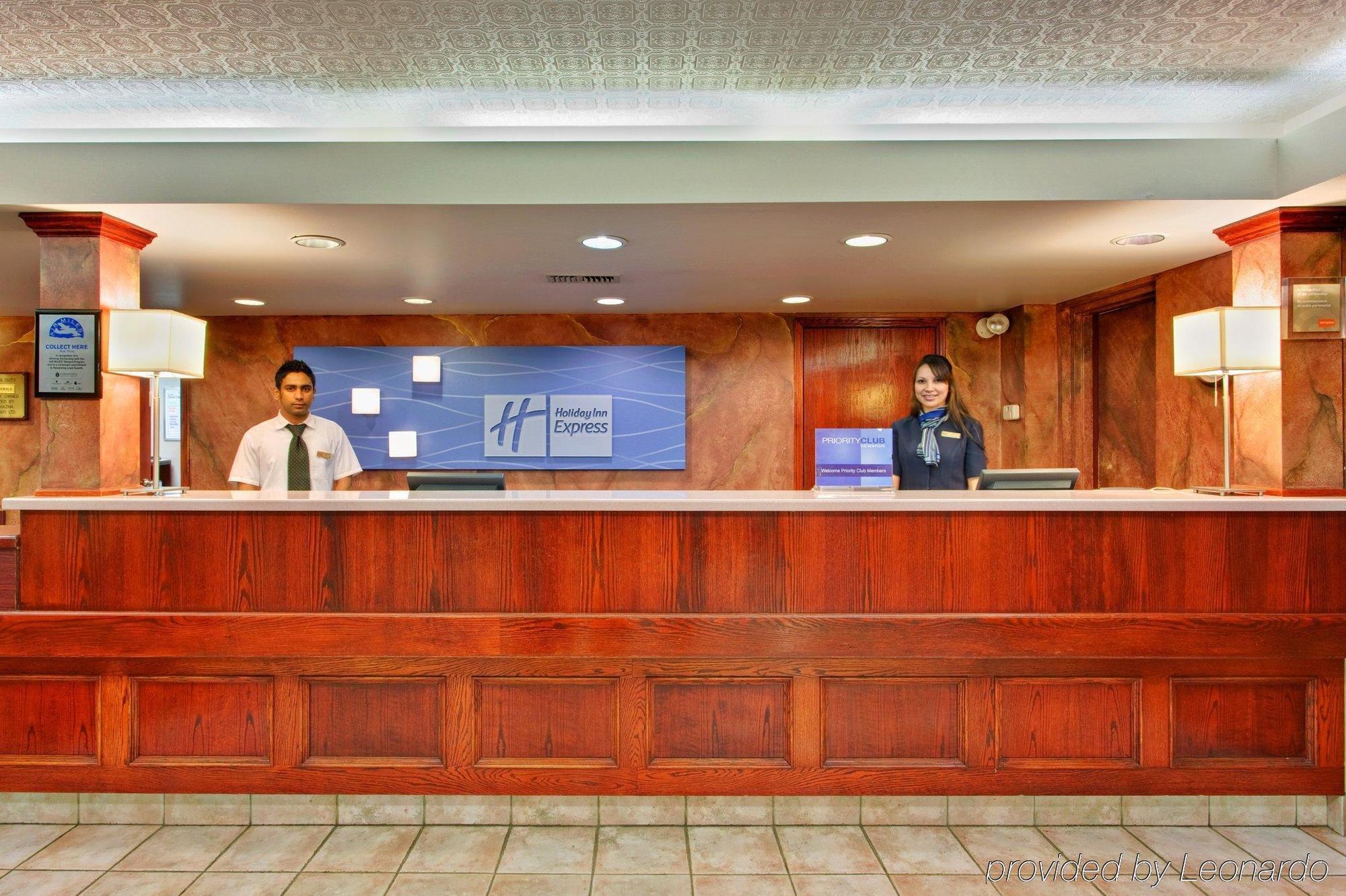 Holiday Inn Express Red Deer By Ihg Інтер'єр фото
