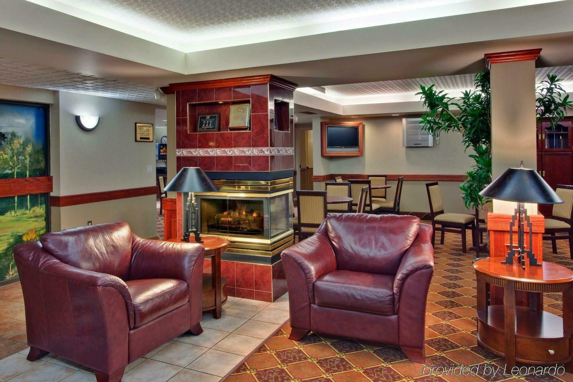 Holiday Inn Express Red Deer By Ihg Екстер'єр фото