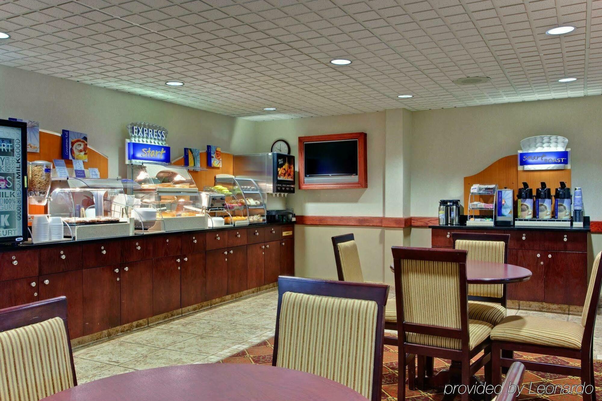 Holiday Inn Express Red Deer By Ihg Ресторан фото